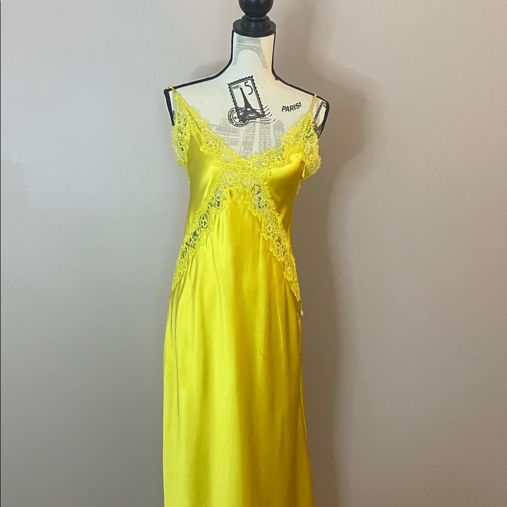 * Flawed Zara chartreuse maxi dress.